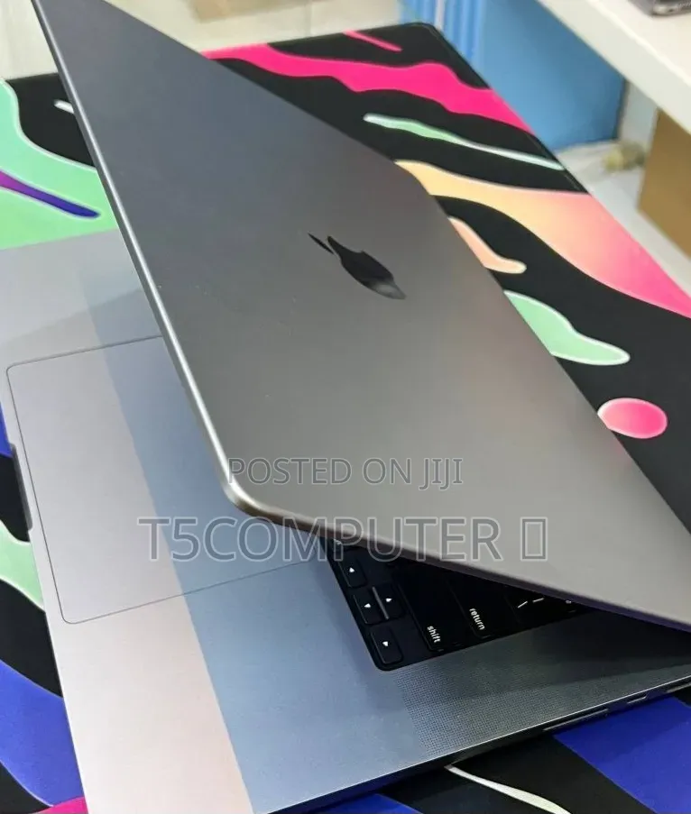 New Laptop Apple MacBook Pro 2021 M1 32GB Apple M1 Pro SSD 512GB