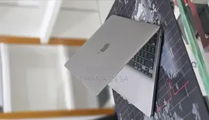 New Laptop Apple MacBook Pro 2022 M2 16GB Apple M2 SSD 512GB