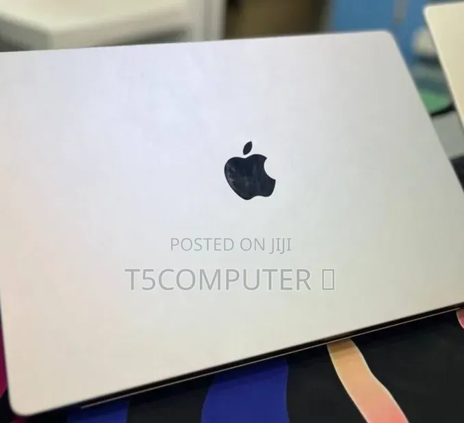 New Laptop Apple MacBook Pro 2023 M3 8GB Apple M3 SSD 512GB