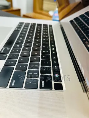 New Laptop Apple MacBook Pro 2019 32GB Intel Core i9 SSD 512GB