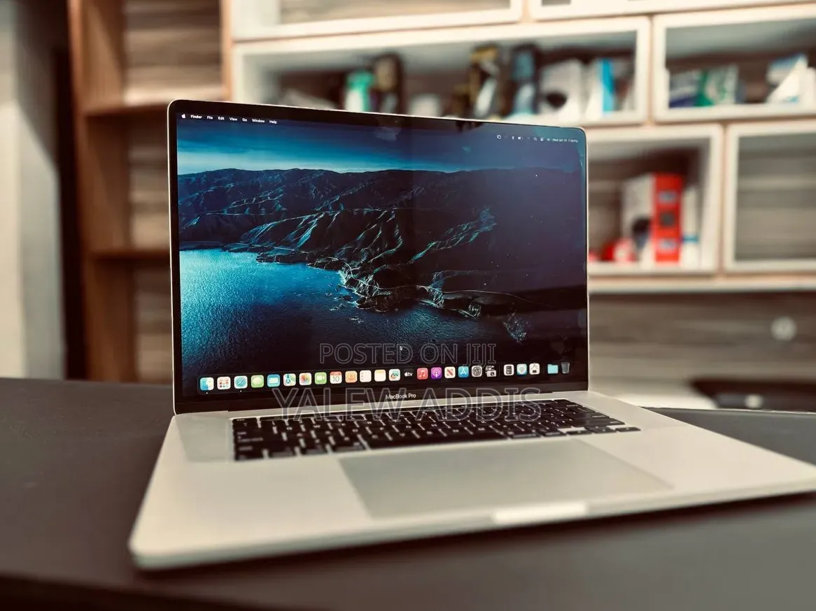 New Laptop Apple MacBook Pro 2019 32GB Intel Core i9 SSD 512GB