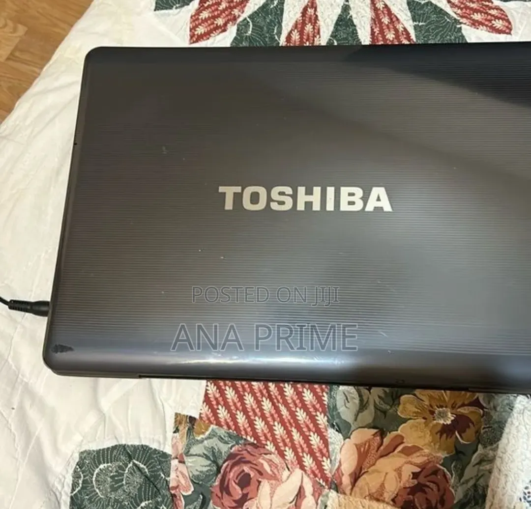 Laptop Toshiba Satellite C665 6GB Intel Core 3 HDD 500GB
