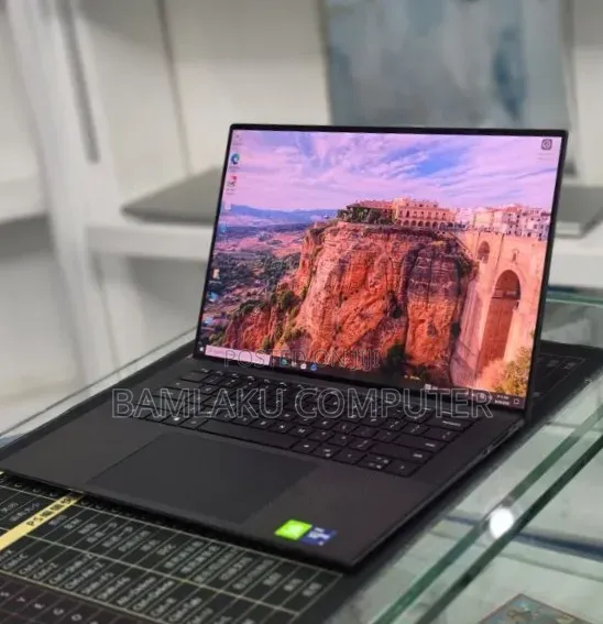 New Laptop Dell Precision 5560 16GB Intel Core i9 SSD 512GB