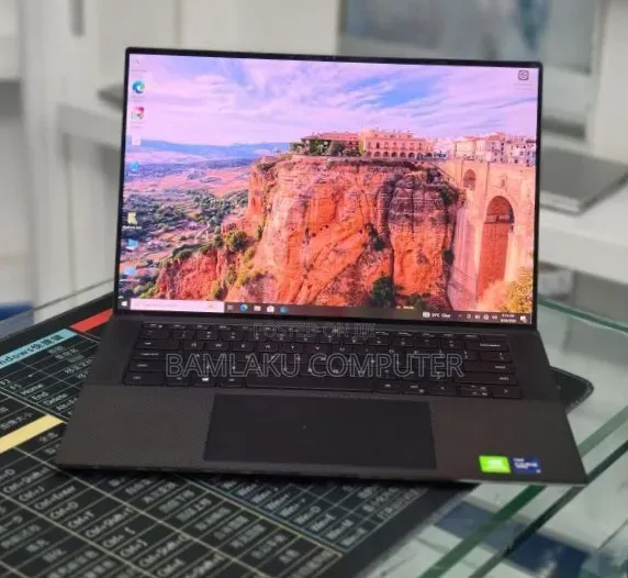 New Laptop Dell Precision 5560 16GB Intel Core i9 SSD 512GB