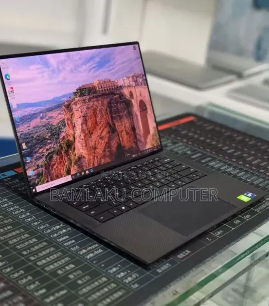New Laptop Dell Precision 5560 16GB Intel Core i9 SSD 512GB