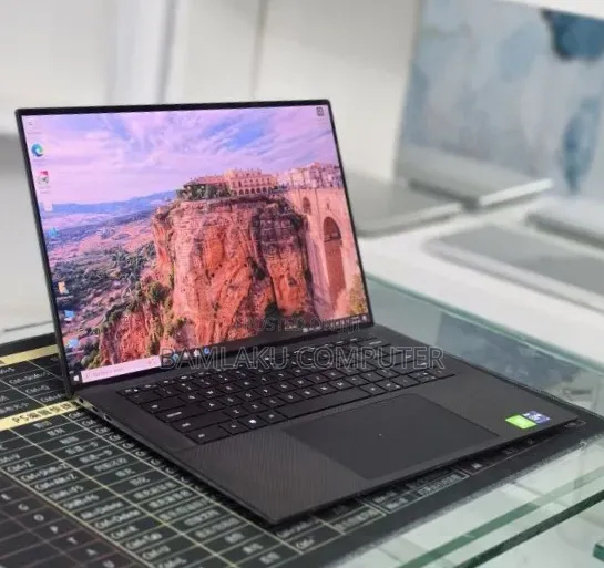 New Laptop Dell Precision 5560 16GB Intel Core i9 SSD 512GB