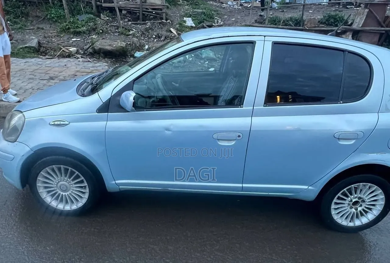 Toyota Vitz 2004 Blue
