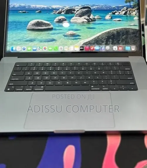 New Laptop Apple MacBook Pro 2023 M3 16GB Apple M3 Pro SSD 512GB