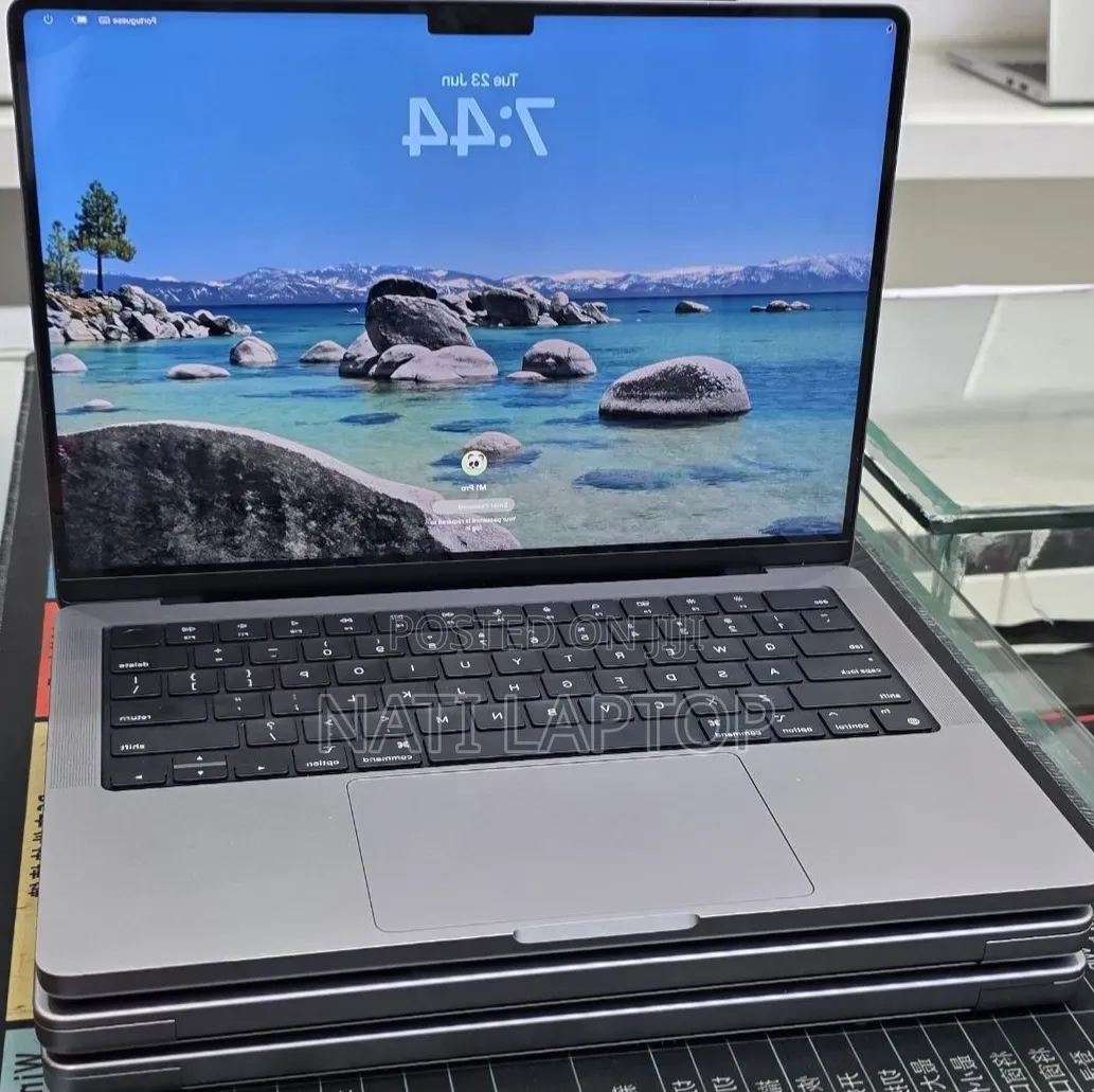 New Laptop Apple MacBook Pro 2021 M1 32GB Apple M1 Pro SSD 512GB