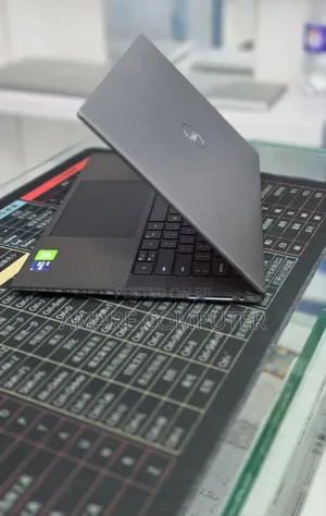 New Laptop Dell Precision 5560 16GB Intel Core i9 SSD 512GB