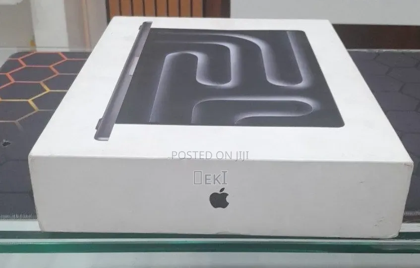New Laptop Apple MacBook Pro 2025 M5 16GB Apple M5 SSD 512GB