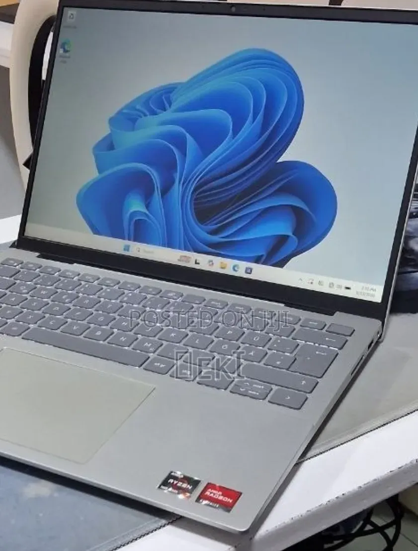 New Laptop Dell Inspiron 15 16GB AMD Ryzen 7 SSD 1T