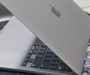 New Laptop Apple MacBook Pro 2022 M2 16GB Apple M2 SSD 512GB