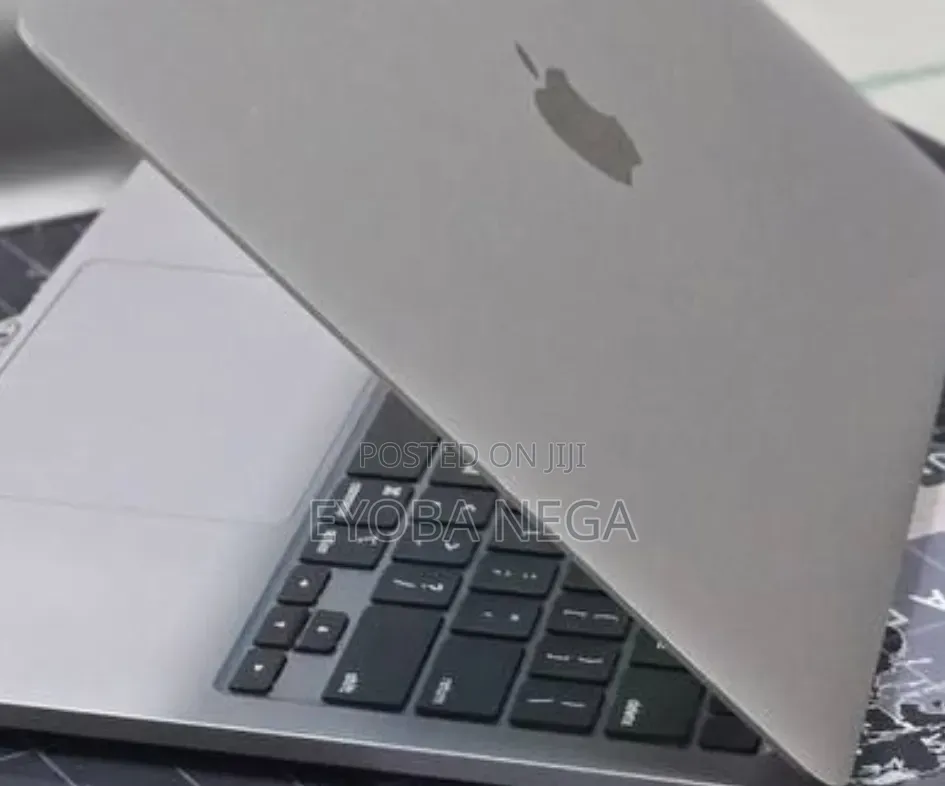 New Laptop Apple MacBook Pro 2022 M2 16GB Apple M2 SSD 512GB