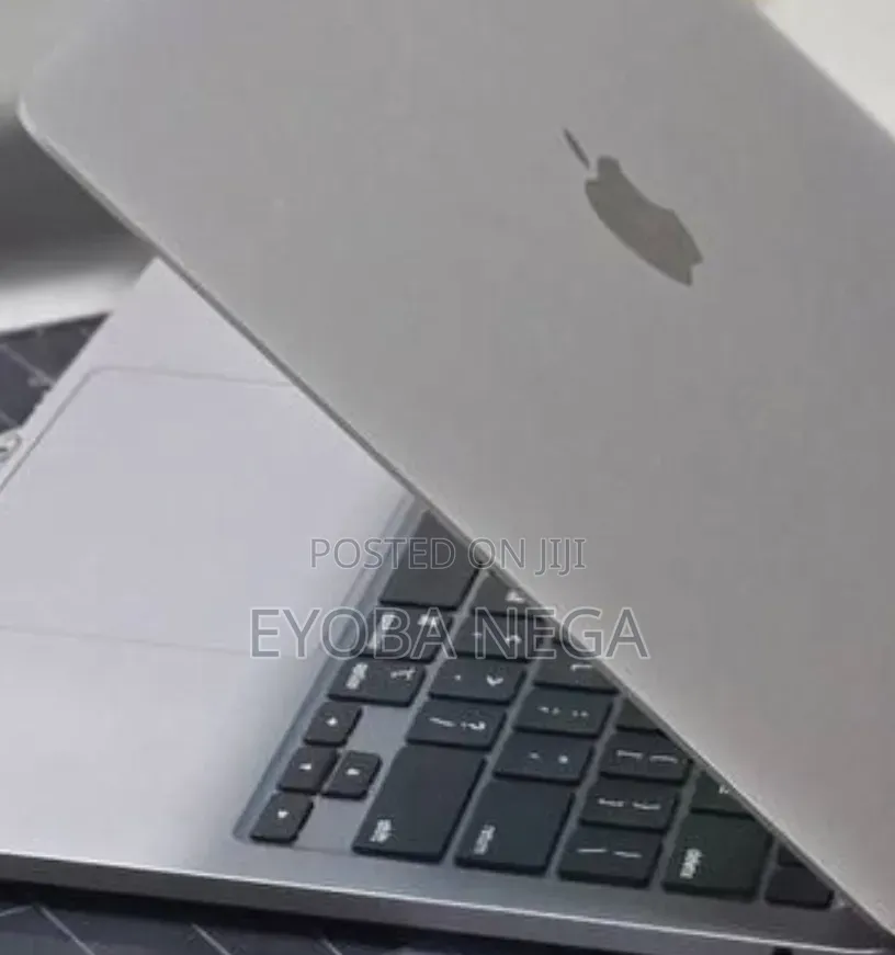New Laptop Apple MacBook Pro 2022 M2 16GB Apple M2 SSD 512GB