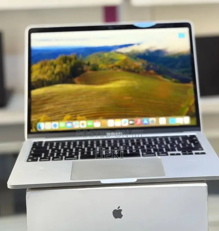 New Laptop Apple MacBook Pro 2020 M1 8GB Apple M1 SSD 512GB