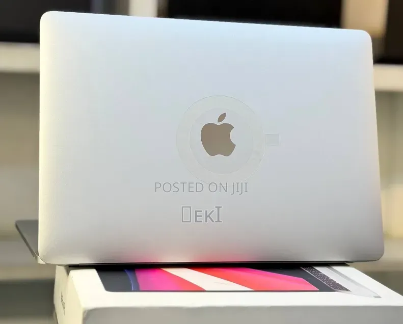 New Laptop Apple MacBook Pro 2020 M1 8GB Apple M1 SSD 512GB