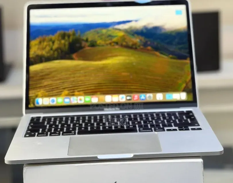 New Laptop Apple MacBook Pro 2020 M1 8GB Apple M1 SSD 512GB