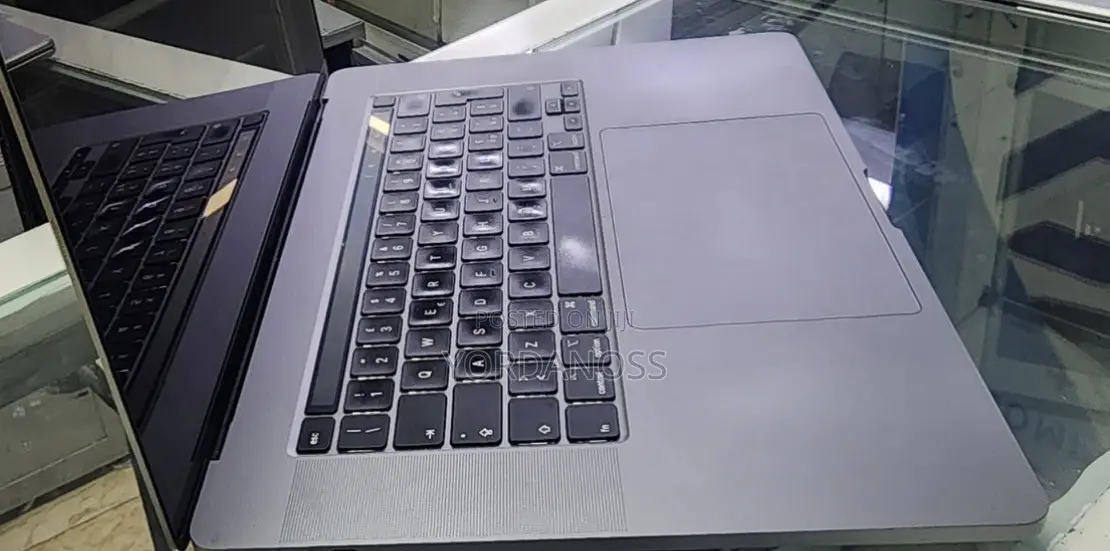 New Laptop Apple MacBook Pro 2019 16GB Intel Core i7 SSD 512GB