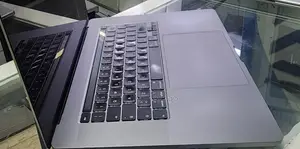 New Laptop Apple MacBook Pro 2019 16GB Intel Core i7 SSD 512GB