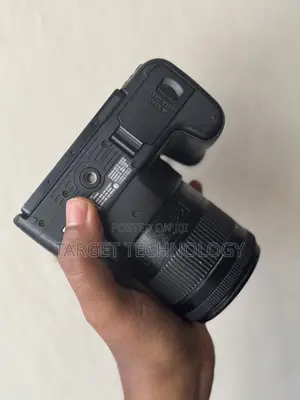 Canon 200D (Sl2)