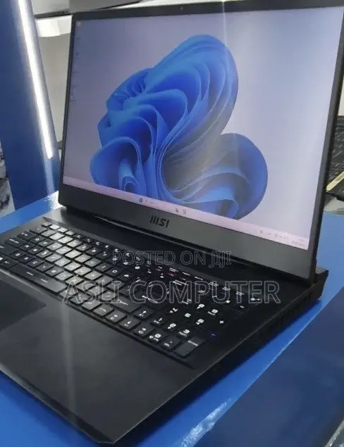 New Laptop MSI GP75 Leopard 16GB Intel Core i7 SSD 1T