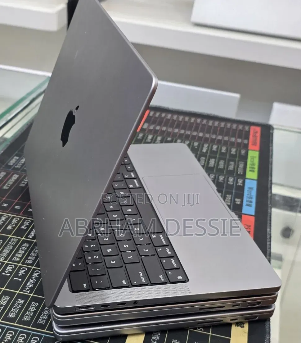 New Laptop Apple MacBook Pro 2021 M1 32GB Apple M1 SSD 512GB