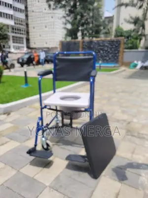 Commode Wheelchair翡会toilet chair烘曾Color: Blue Frame With Black Padding