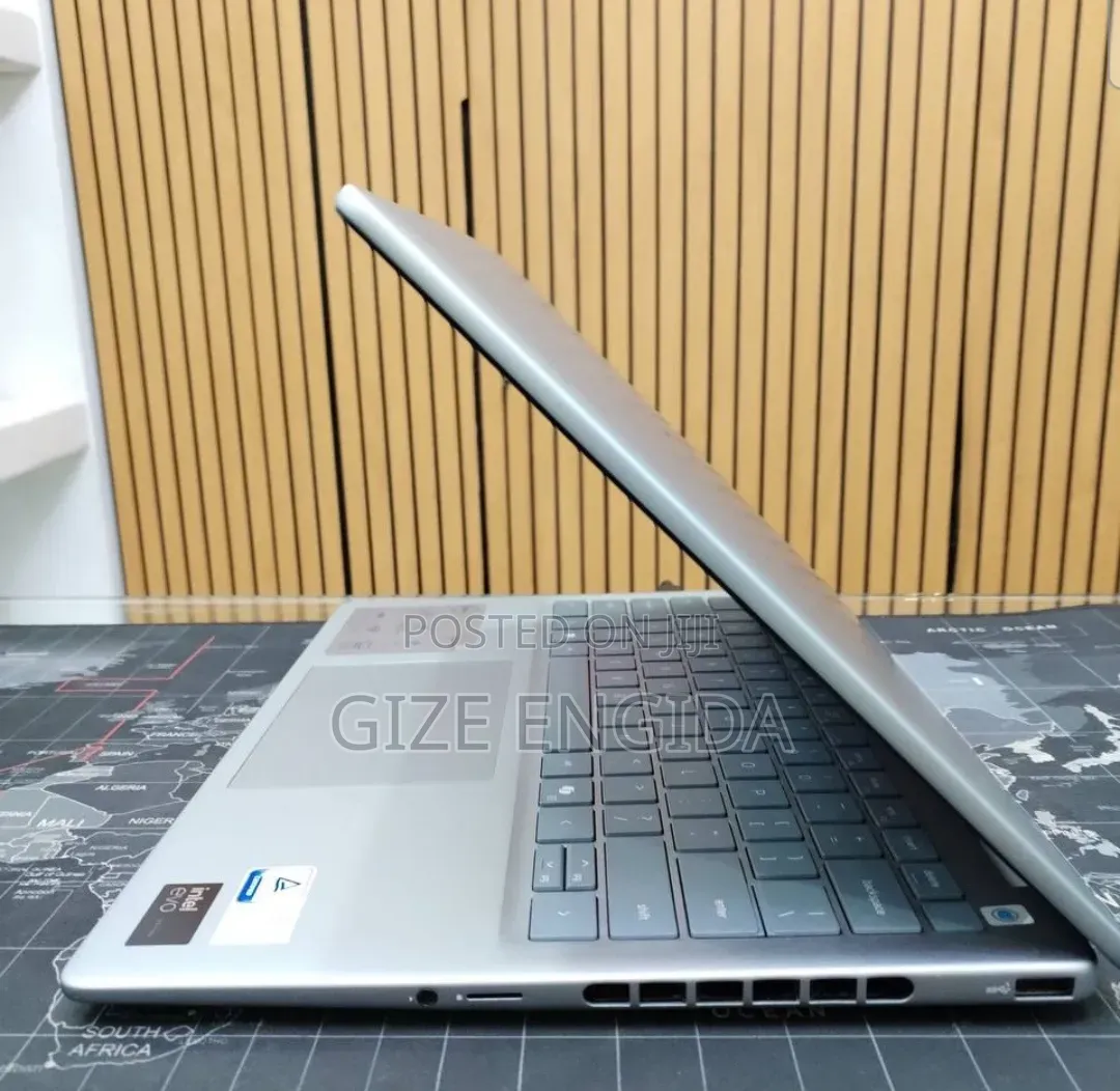 New Laptop Dell Precision 7740 16GB Intel Core Ultra 7 SSD 1T