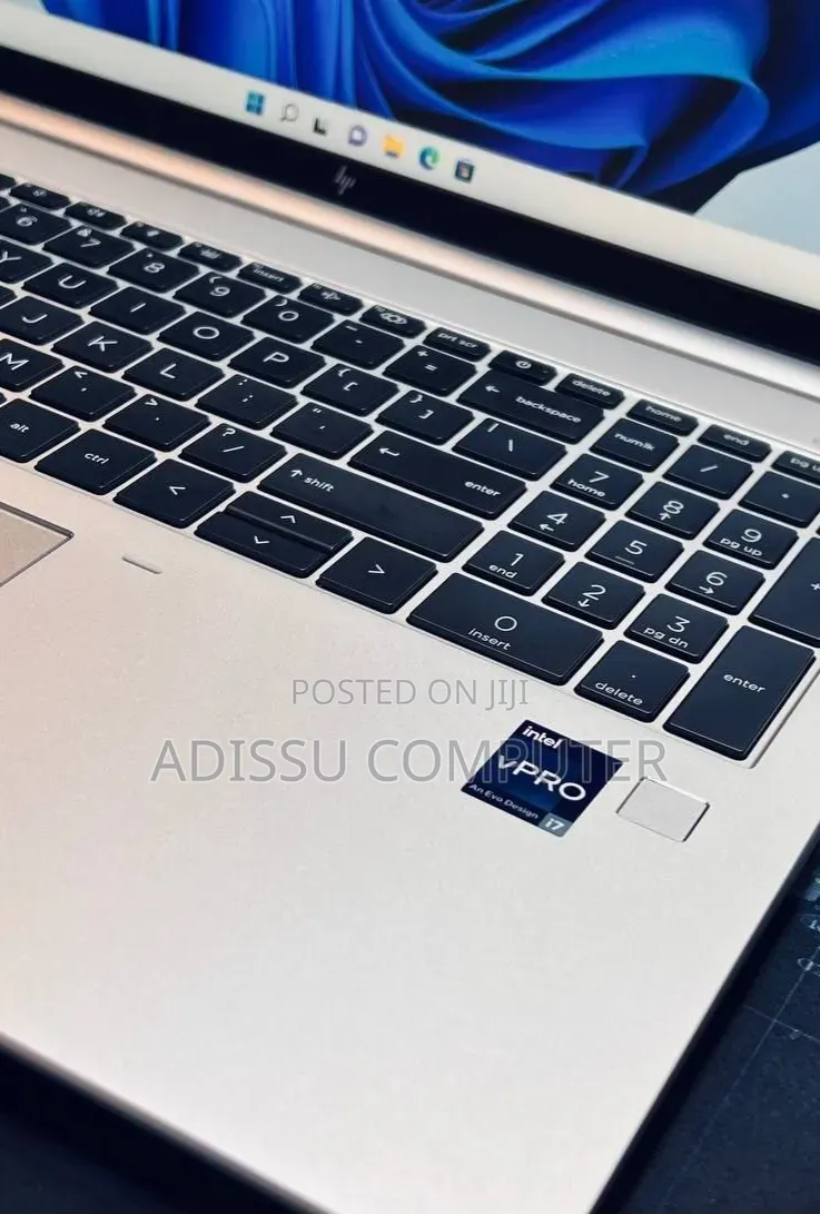 New Laptop HP EliteBook 860 G10 32GB Intel Core i7 SSD 1T
