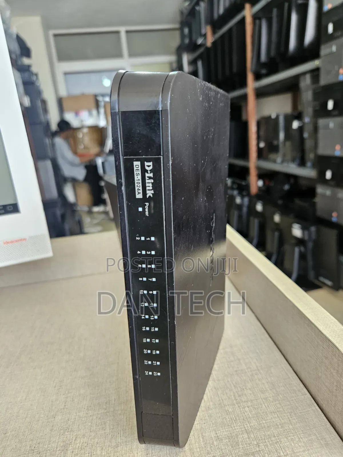 D-Link DES-1024A 24-Port Switch