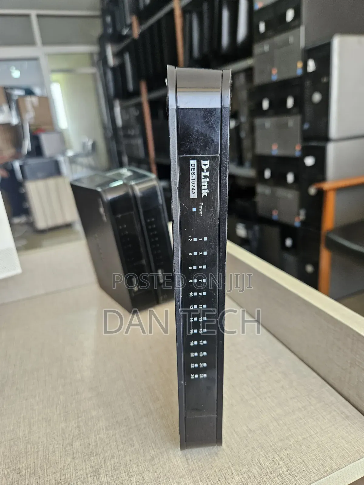 D-Link DES-1024A 24-Port Switch