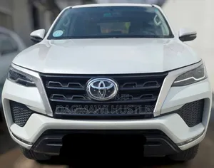 Toyota Fortuner 2023 White