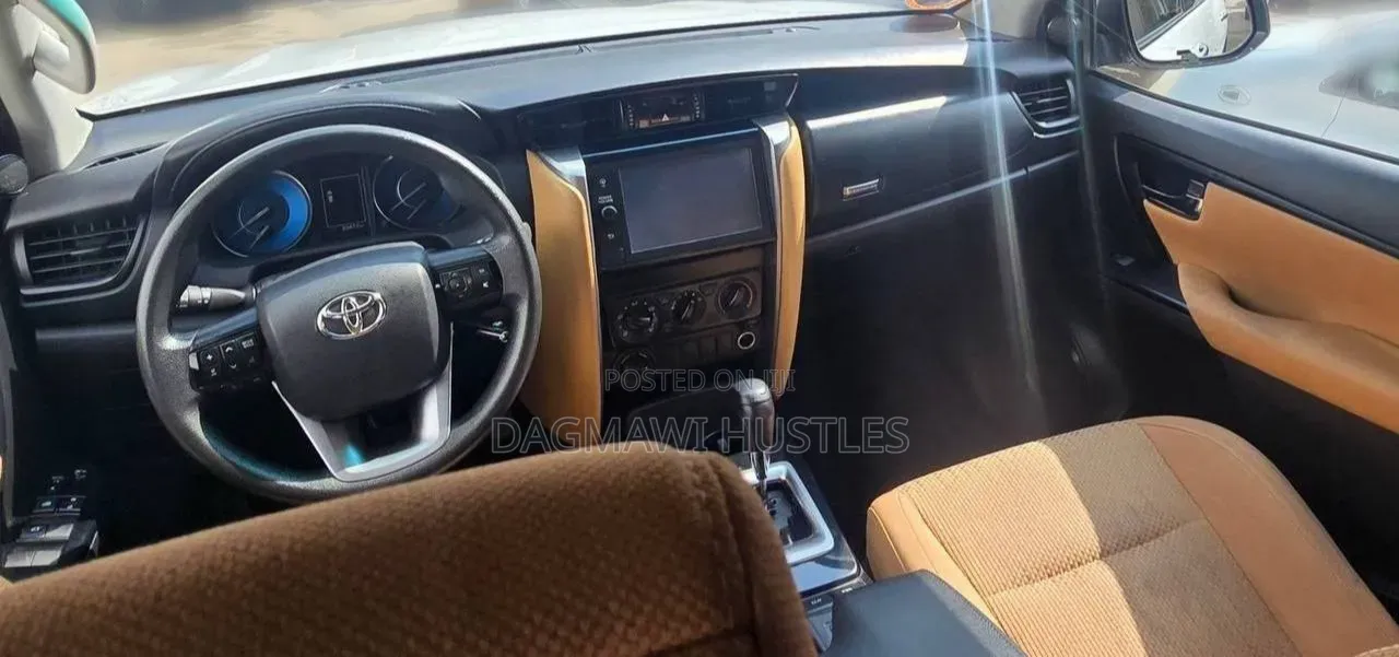 Toyota Fortuner 2023 White