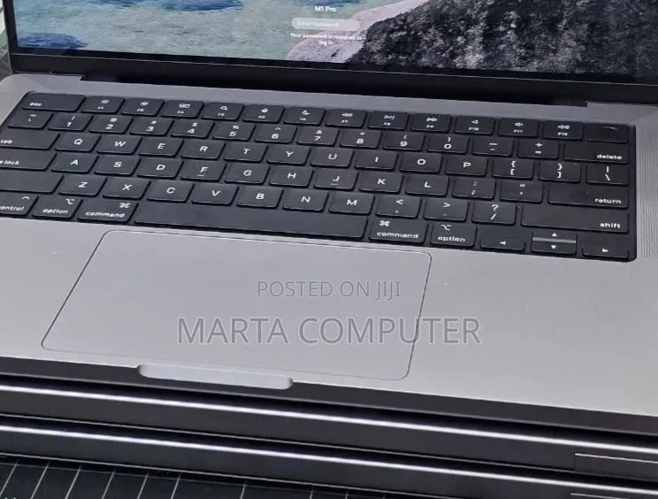 New Laptop Apple MacBook Pro 2020 M1 32GB Apple M1 Pro SSD 512GB