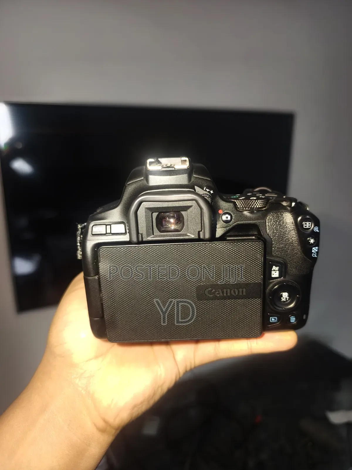 Canon EOS 250D Camera With Zoom Lens