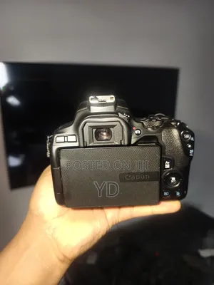 Canon EOS 250D Camera With Zoom Lens