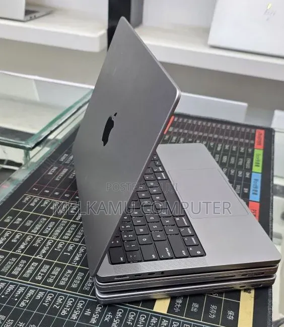 New Laptop Apple MacBook Pro 2021 M1 32GB Apple M1 SSD 512GB