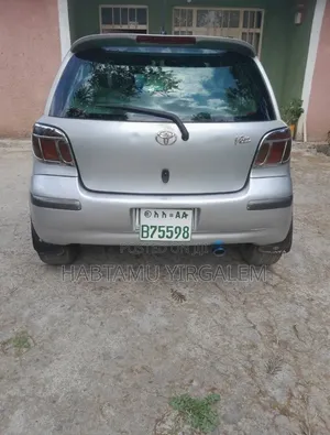 Toyota Vitz 2004 Silver
