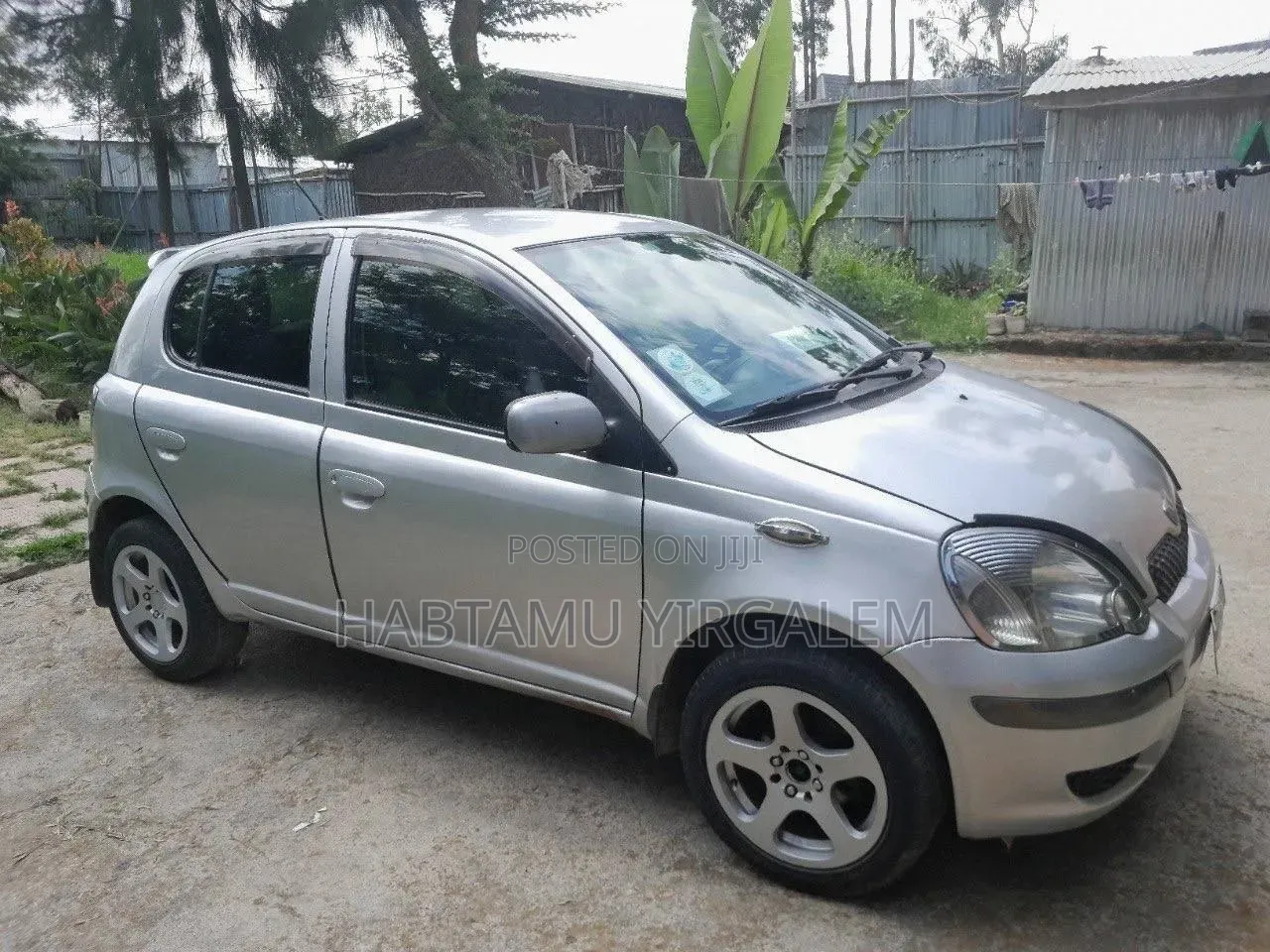 Toyota Vitz 2004 Silver