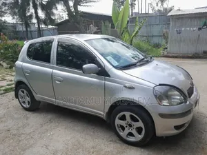 Toyota Vitz 2004 Silver