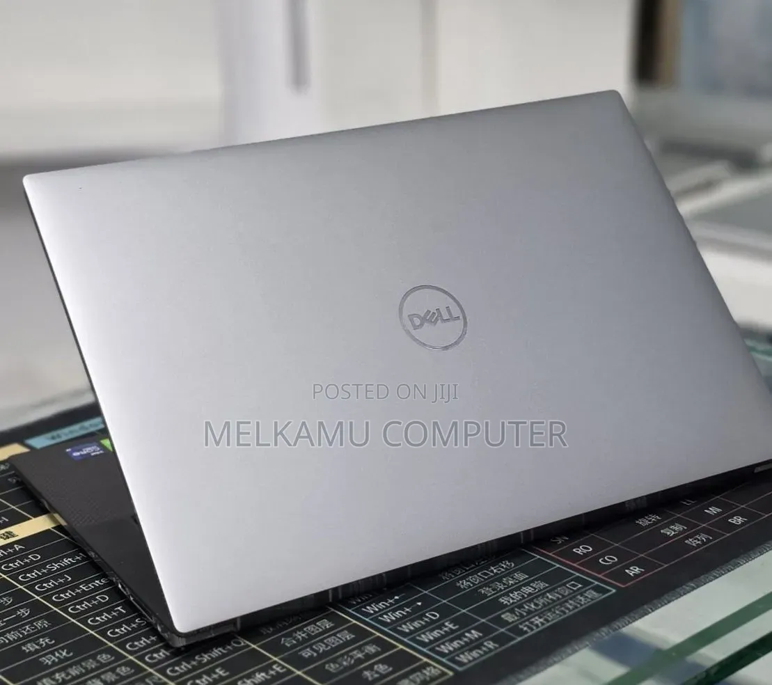 New Laptop Dell Precision 5560 16GB Intel Core i9 SSD 512GB
