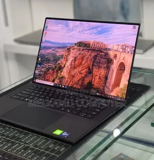 New Laptop Dell Precision 5560 16GB Intel Core i9 SSD 512GB