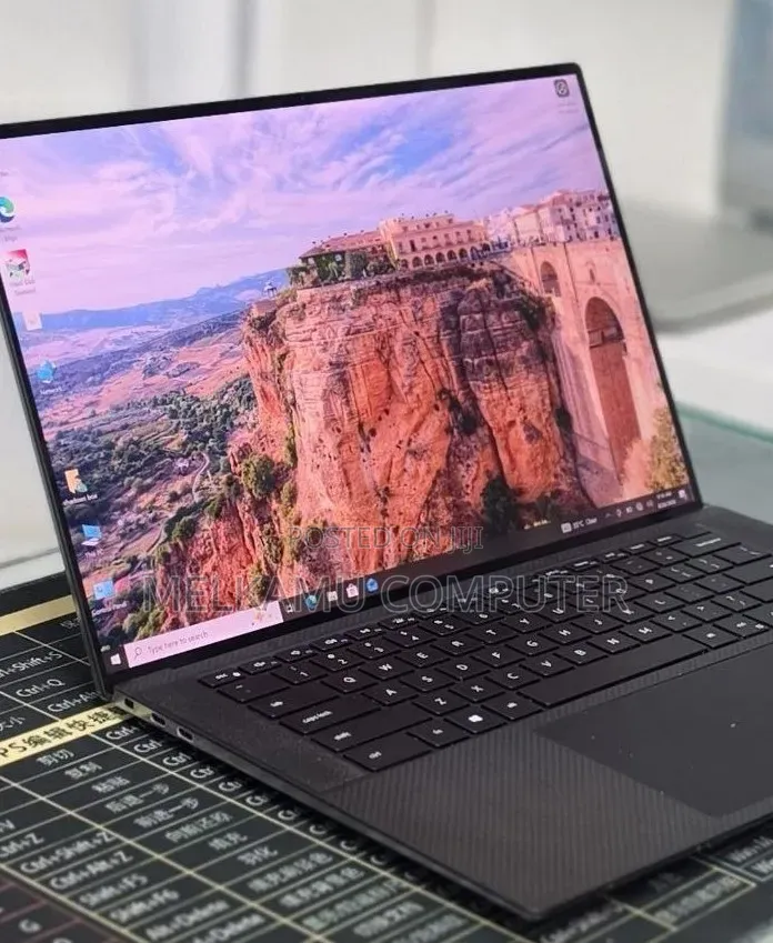 New Laptop Dell Precision 5560 16GB Intel Core i9 SSD 512GB