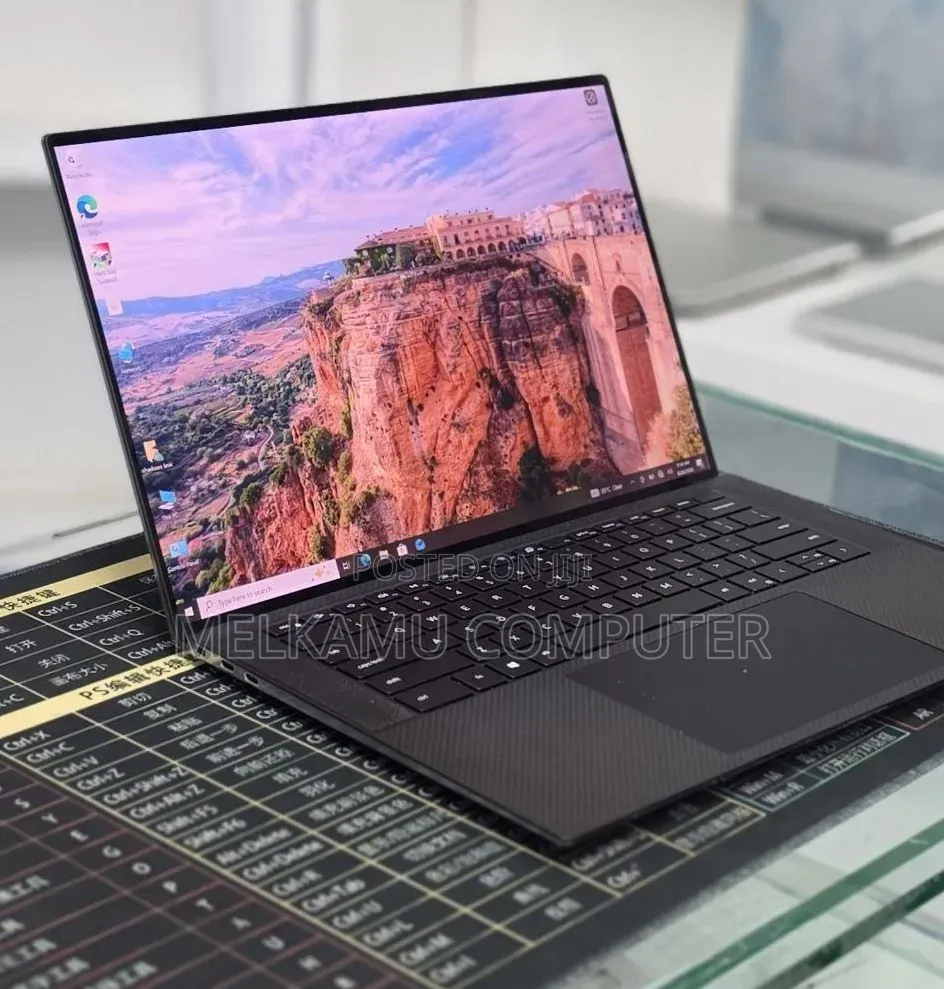 New Laptop Dell Precision 5560 16GB Intel Core i9 SSD 512GB
