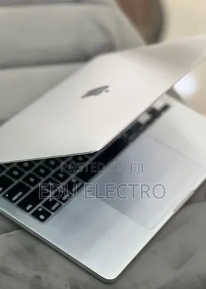 New Laptop Apple MacBook Pro 2022 M2 8GB Apple M2 SSD 512GB