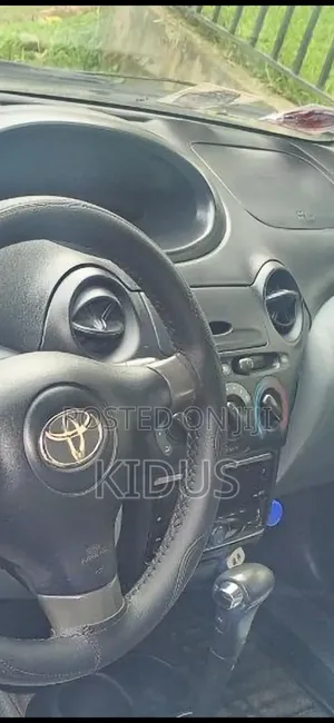 Toyota Vitz 2002 Silver