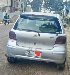 Toyota Vitz 2002 Silver