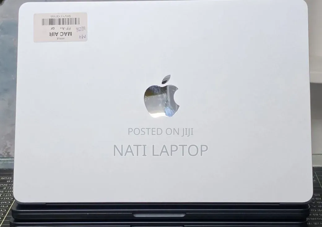 New Laptop Apple MacBook Air 2025 M4 16GB Apple M4 SSD 256GB