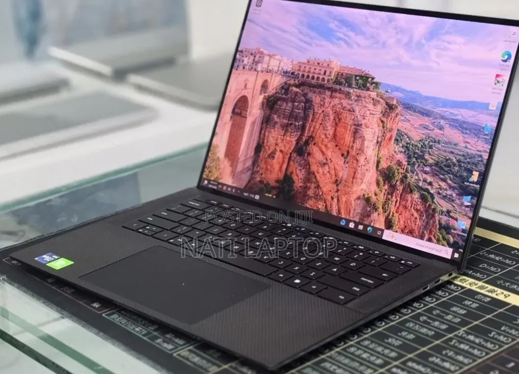 New Laptop Dell Precision 5560 16GB Intel Core i9 SSD 512GB